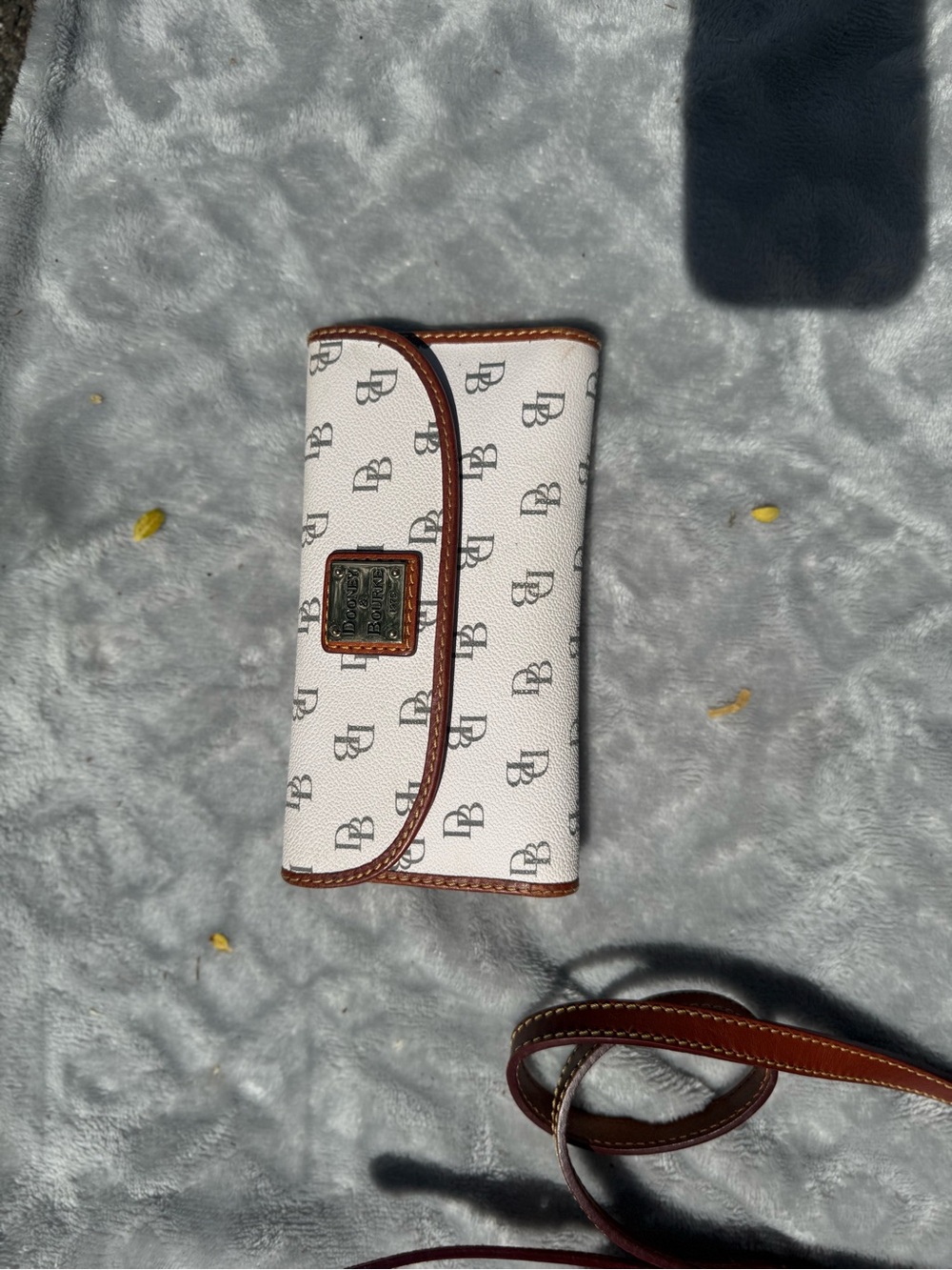 Dooney & Bourke Cream Signature Logo Greta continent Wallet & bags - Picture 4 of 12
